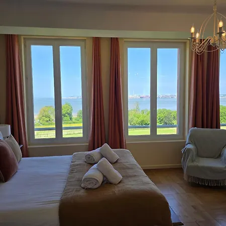 度假居 La Petite Tour De Lestuaire Panoramic Sea View & Private Terrace